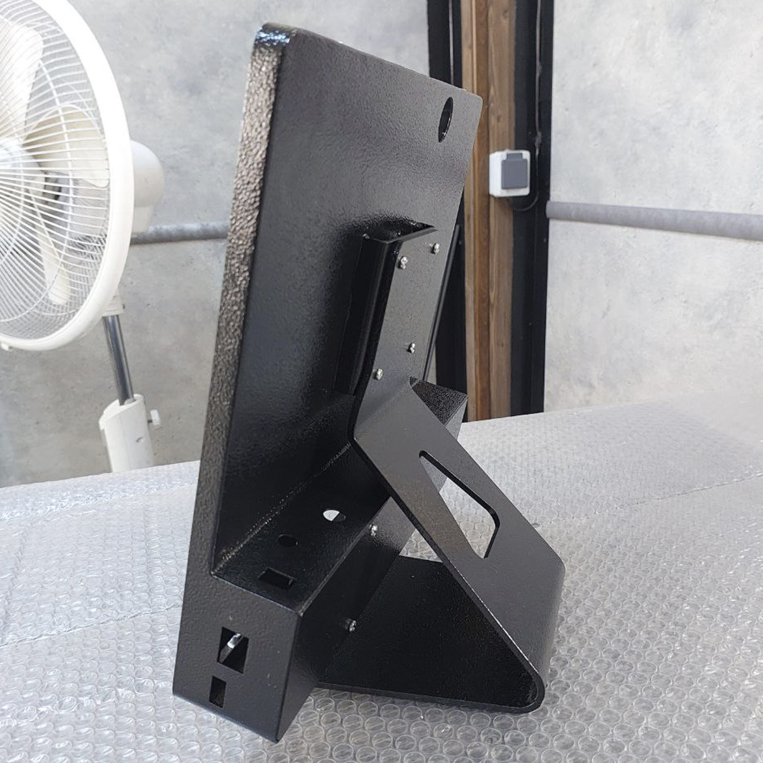 طراحی و ساخت انواع استند